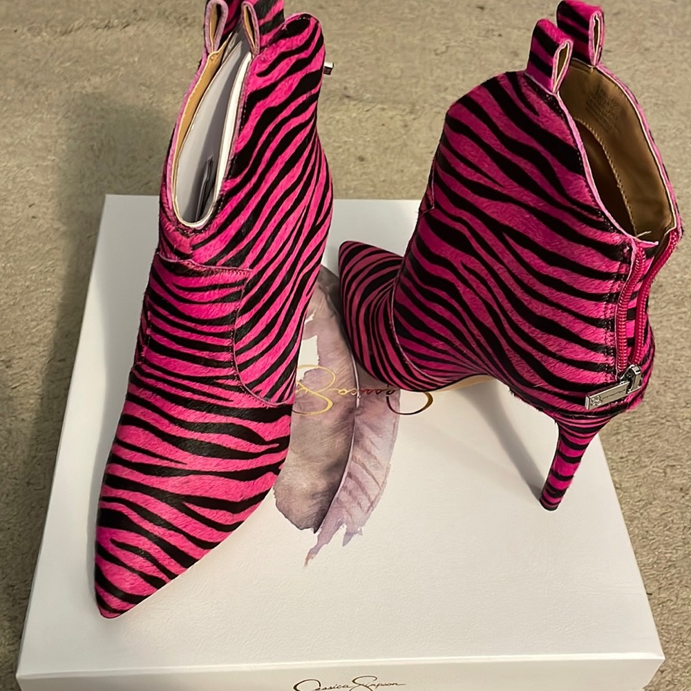 NIB Bright Pink Zebra Print Jessica Simpson 8M Bootie